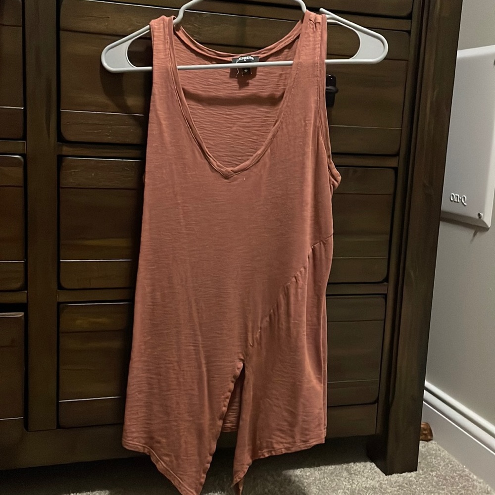 Tank top, can be tied at the bottom